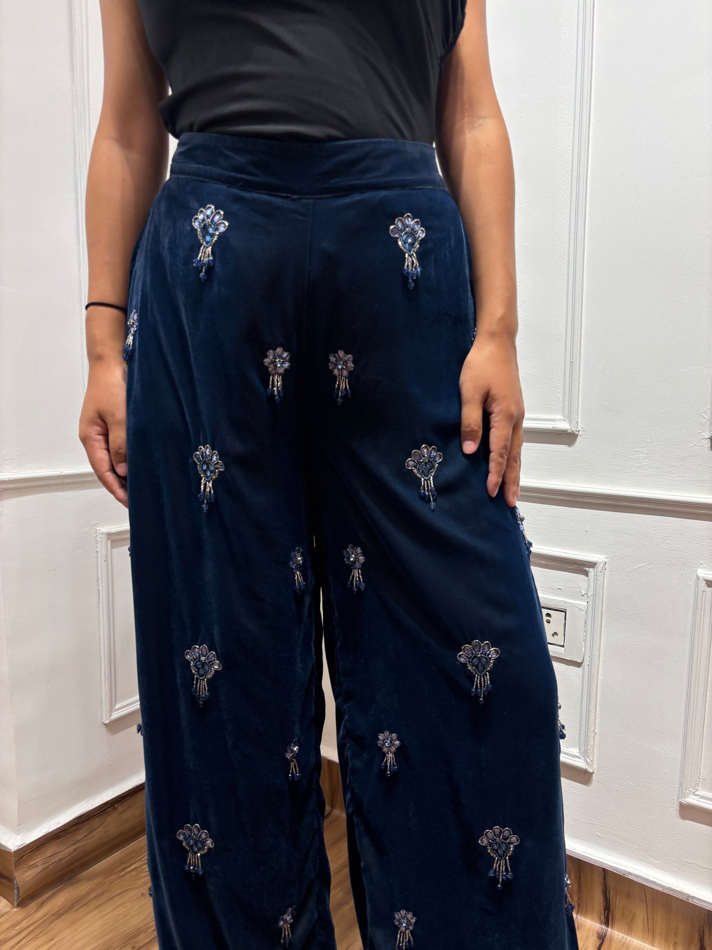 Velvet Embellished pant