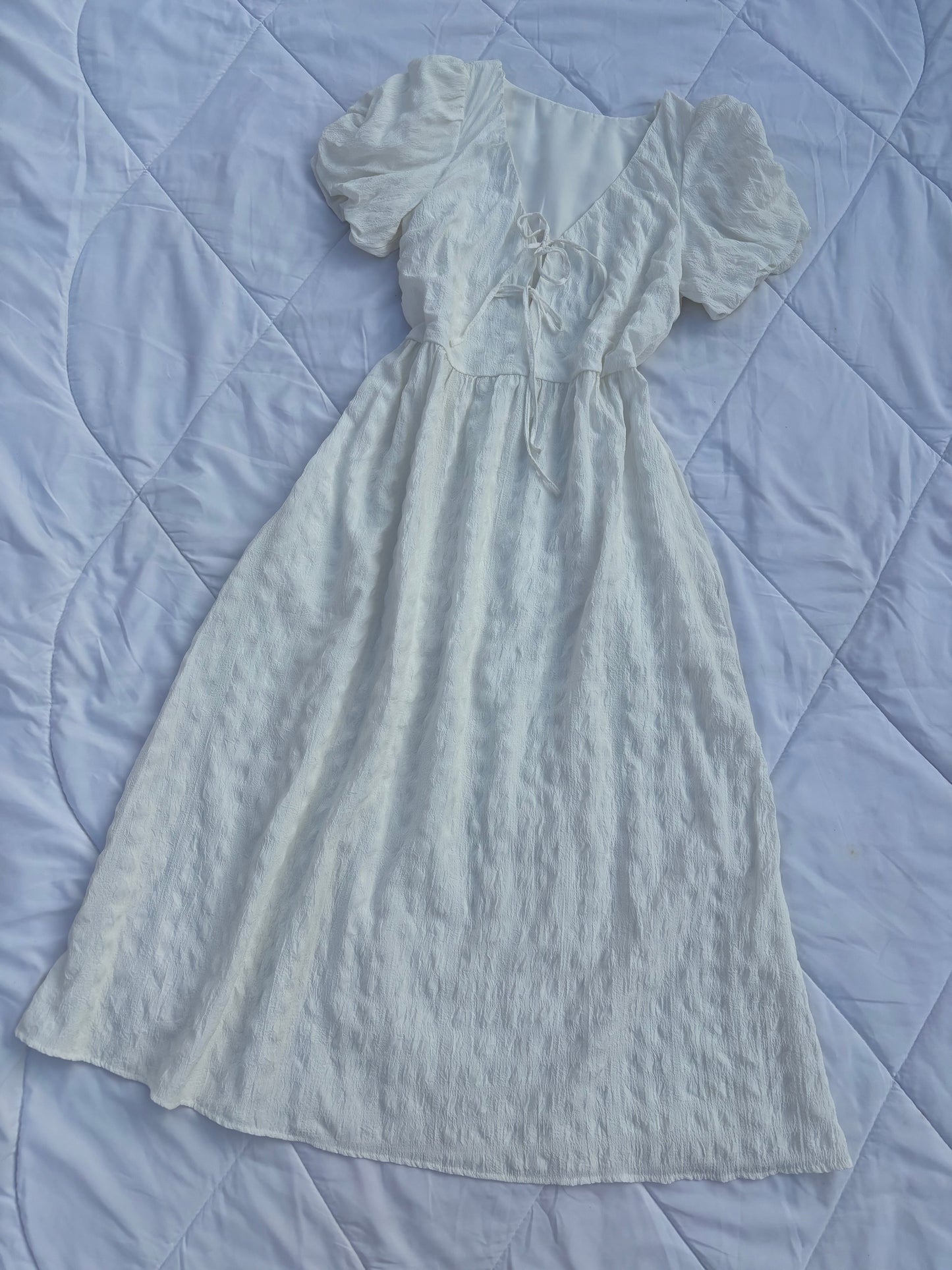 White bow textured dress