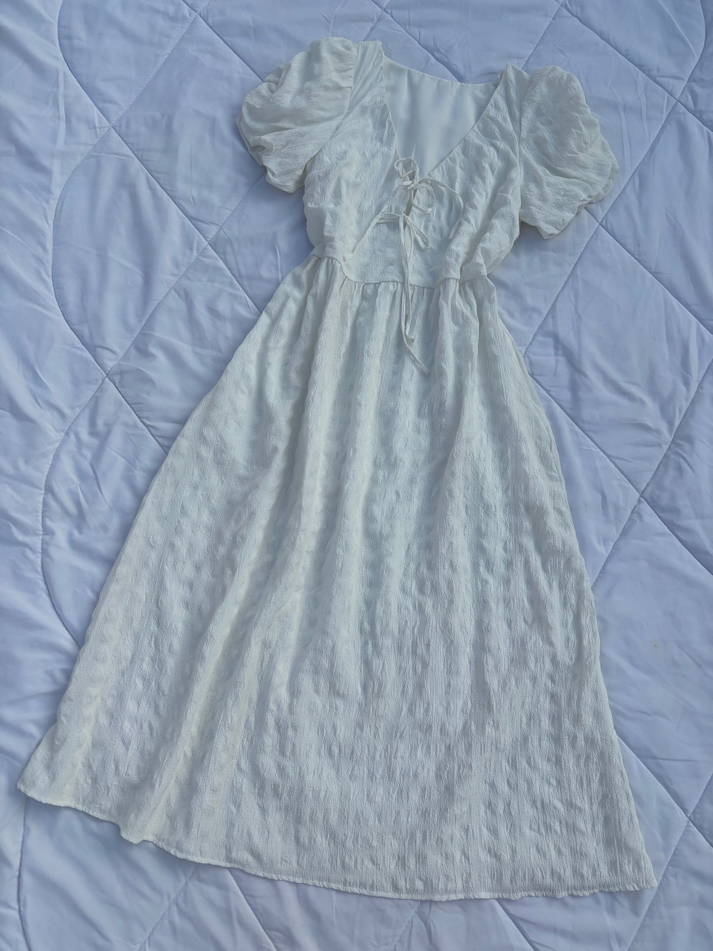 White bow textured dress