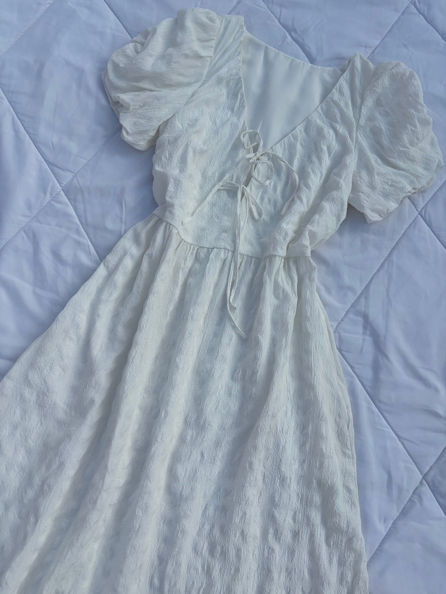 White bow textured dress