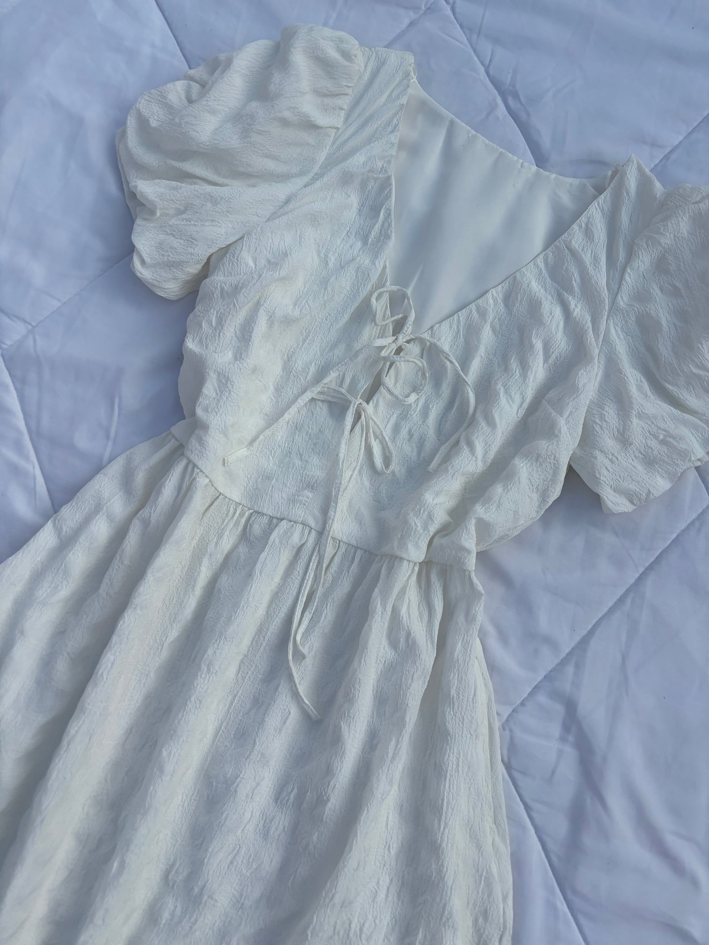 White bow textured dress