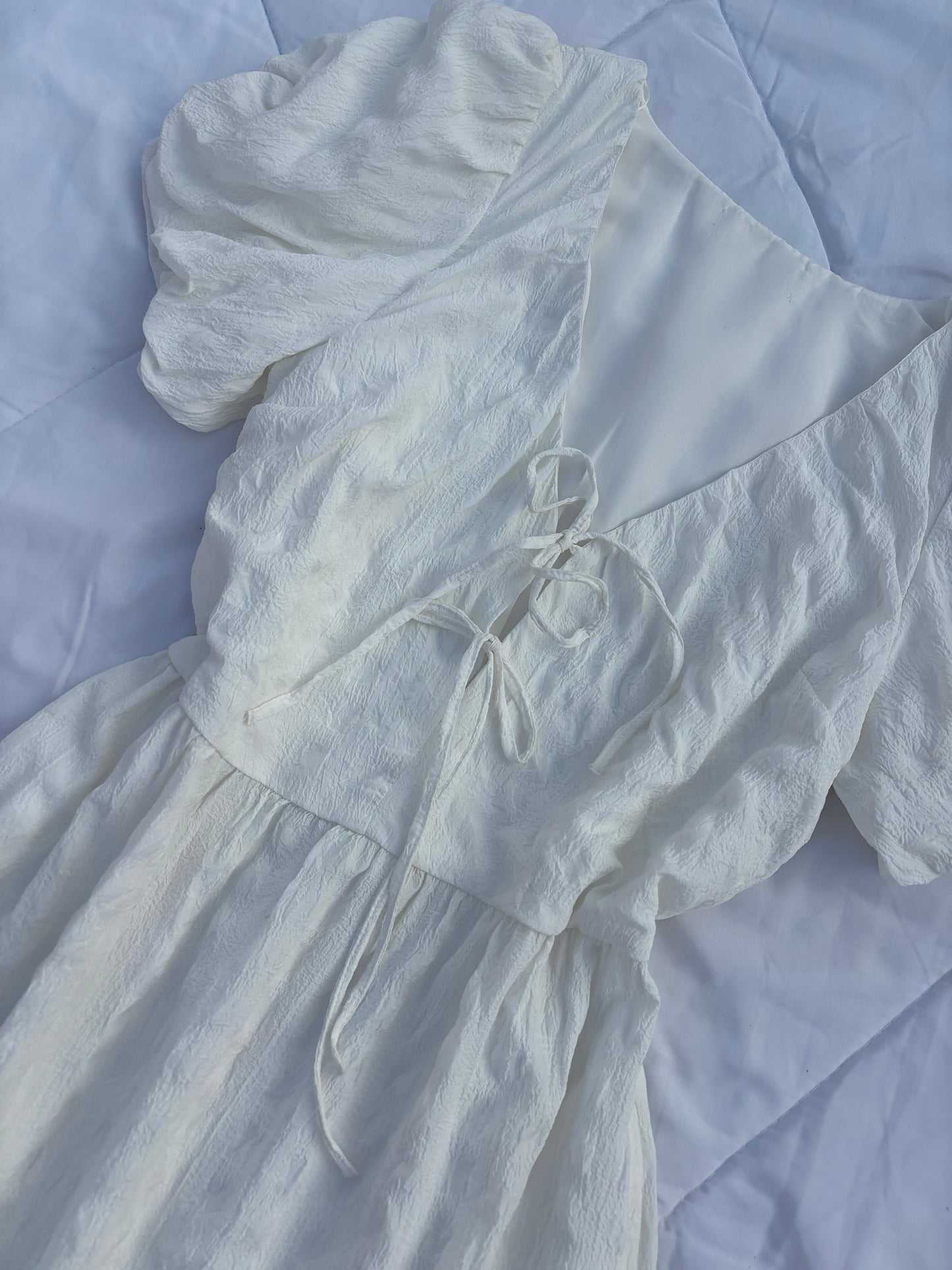 White bow textured dress