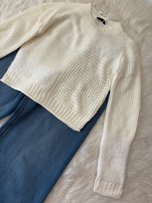White knit sweater (XS/S)