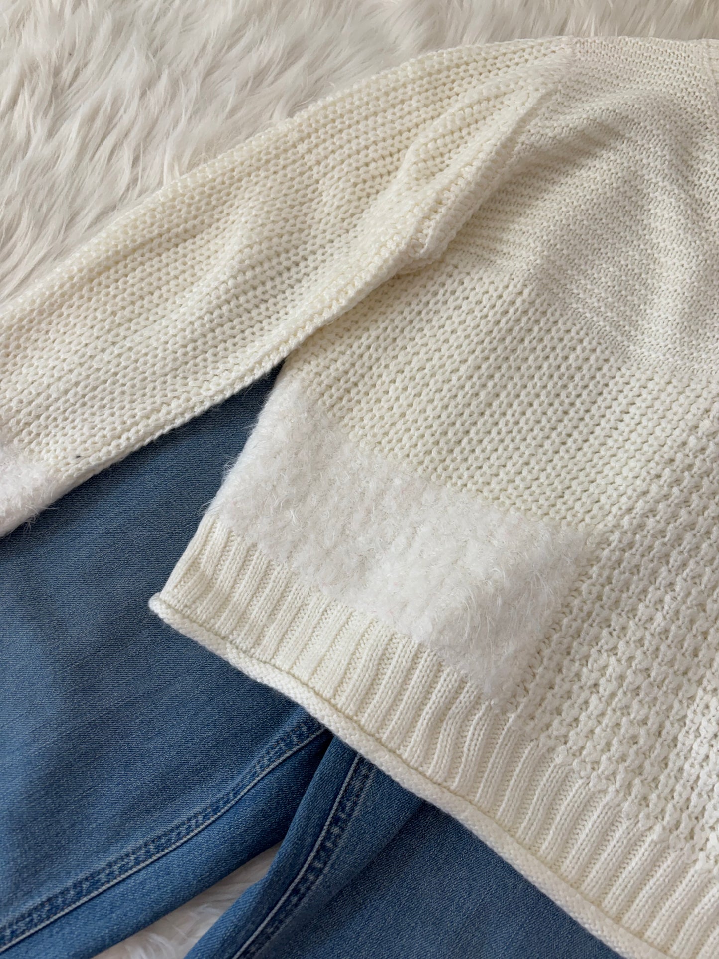 White knit sweater (XS/S)