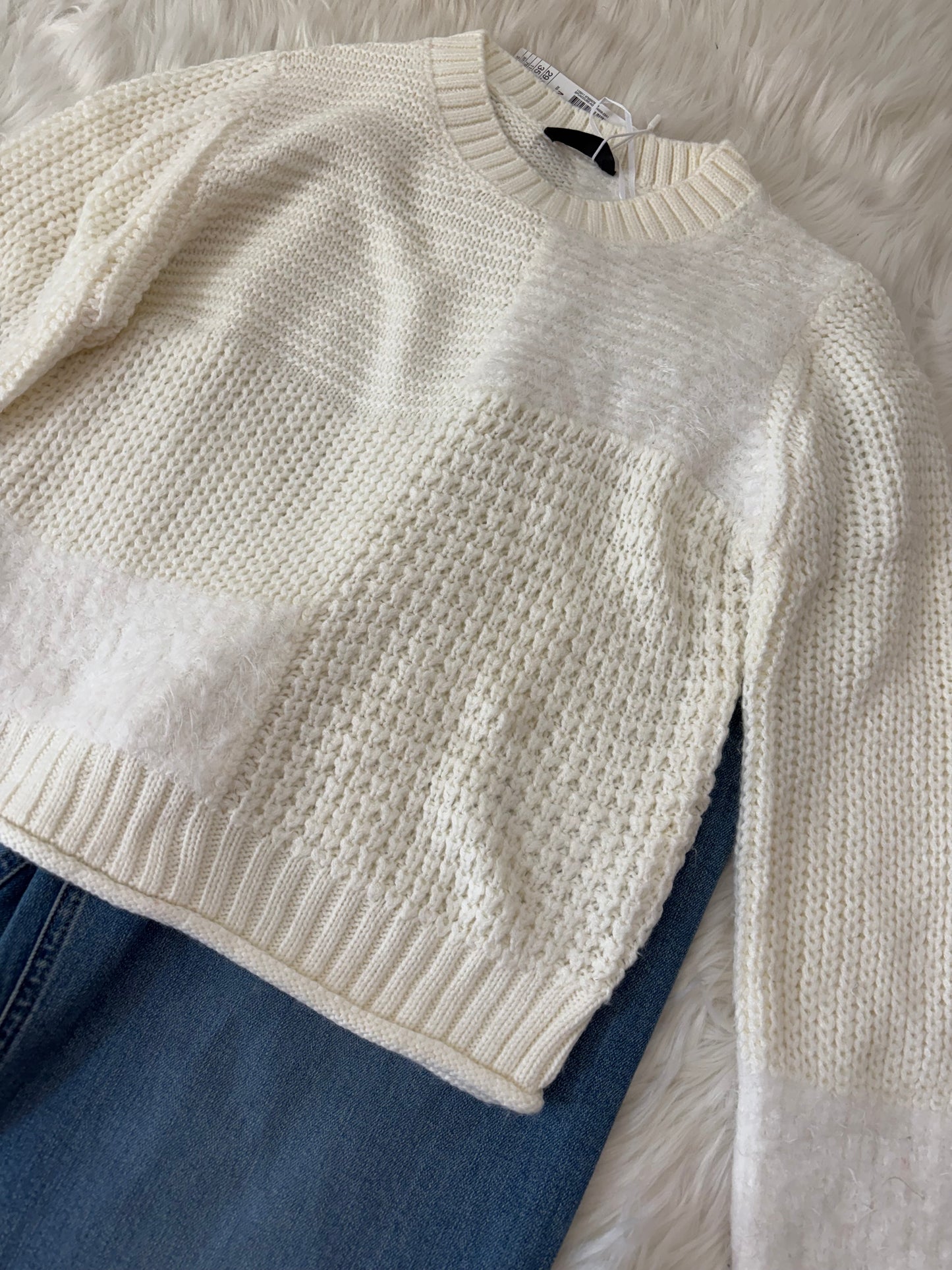 White knit sweater (XS/S)